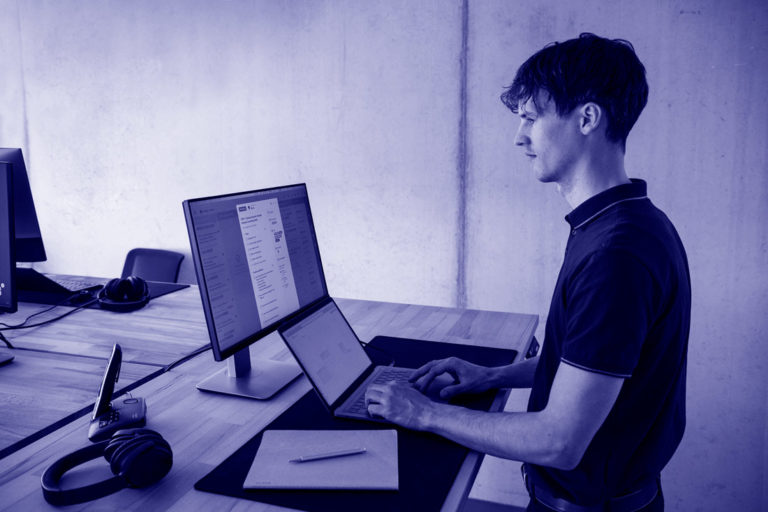 Moritz Bappert an PC bei der Planung